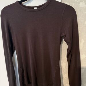 Women's Lululemon Hold Tight L/S shirt. size 6. Espresso Brown